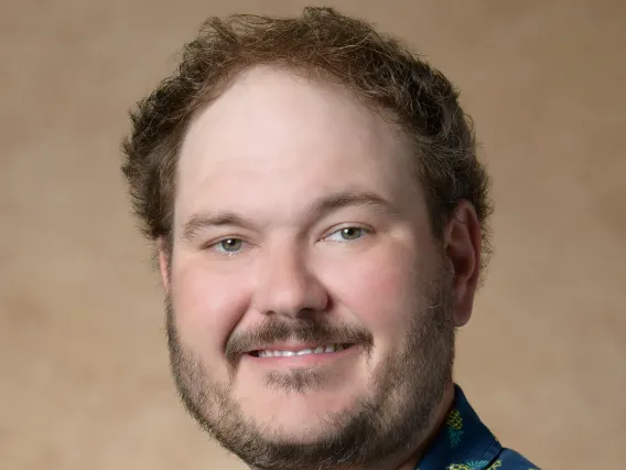 Kameron Eghtesadi