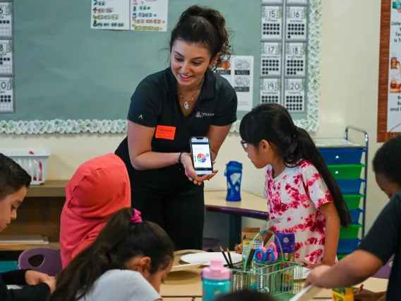 A pharmacy student educating 2nd and 3rd graders