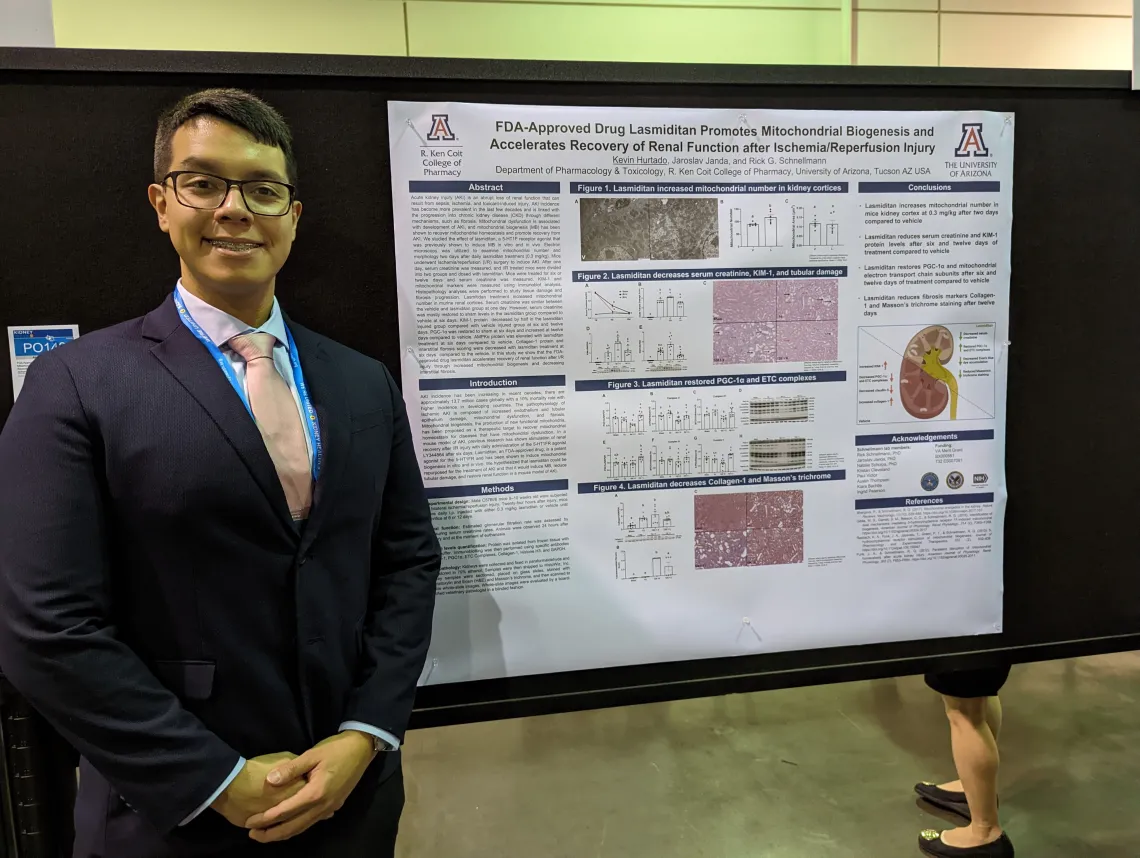 Kevin Hurtado presenting a poster