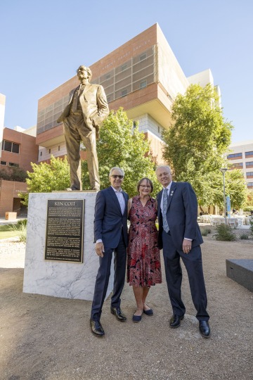 Ken and Donna Coit stand with Rick G. Schnellmann, Dean of the UArizona College of Pharmacy.